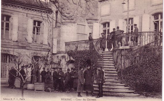 Cour du Chateau de la Foucaudie Nersac